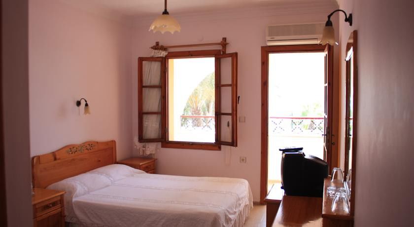 Toloman Hotel Bitez Beach Екстериор снимка