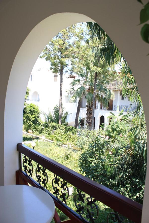 Toloman Hotel Bitez Beach Екстериор снимка
